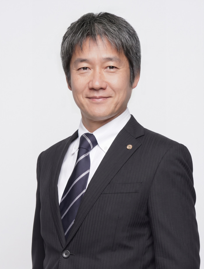 ソシエプラス　社会保険労務士　行政書士　代表　三枝進